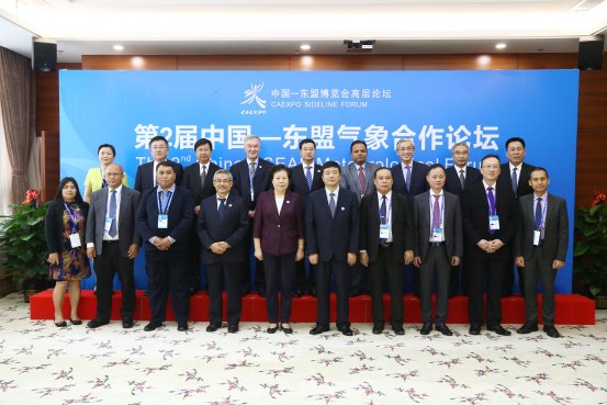 图五：参会各国代表团团长合影（韦坚摄）