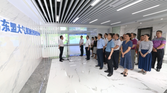 图十三：中国气象局东盟大气探测合作研究中心在广西气象技术装备中心揭牌